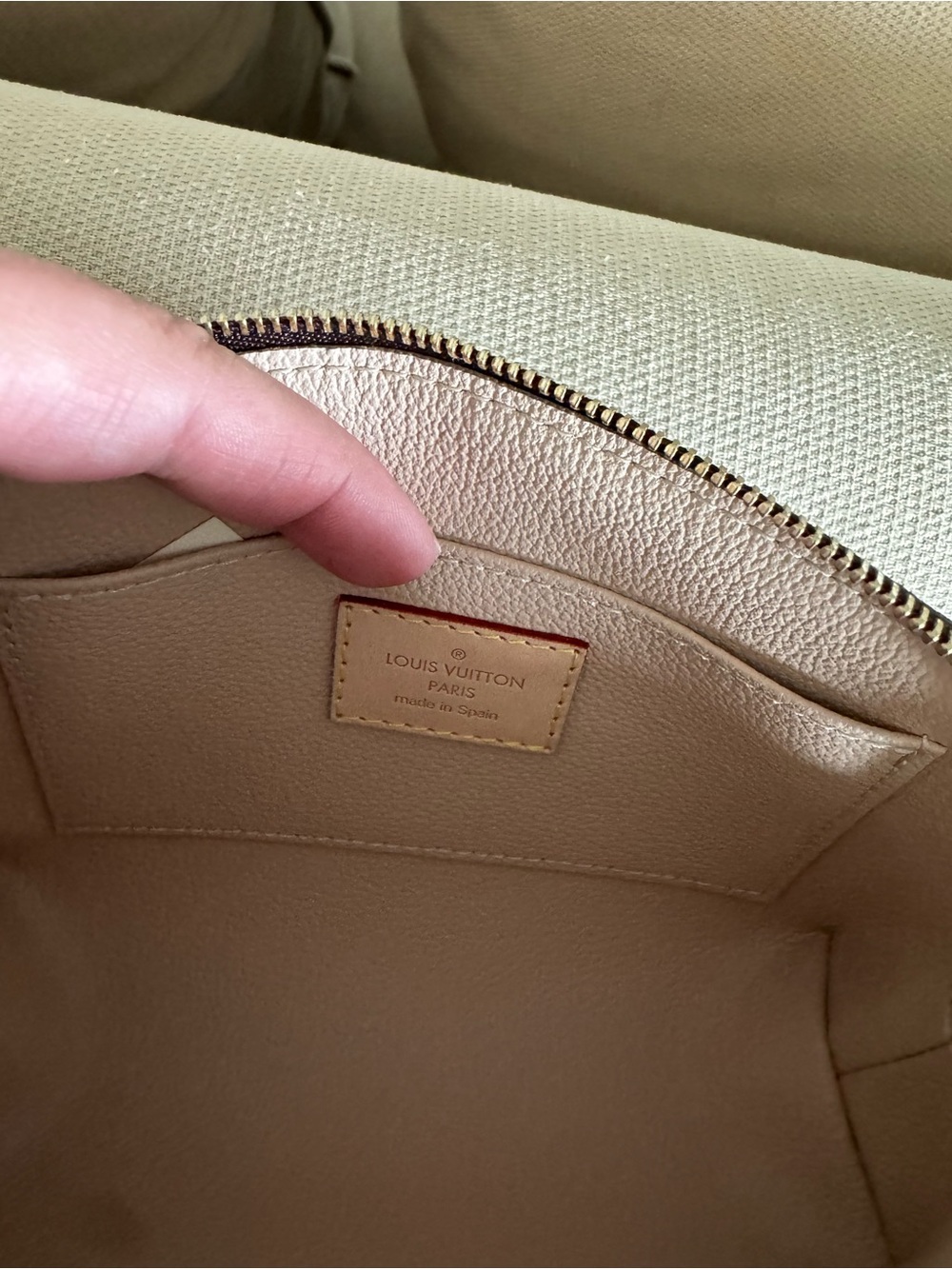 Brand new vintage Pochette cosmetics LV - Picture 6 of 7
